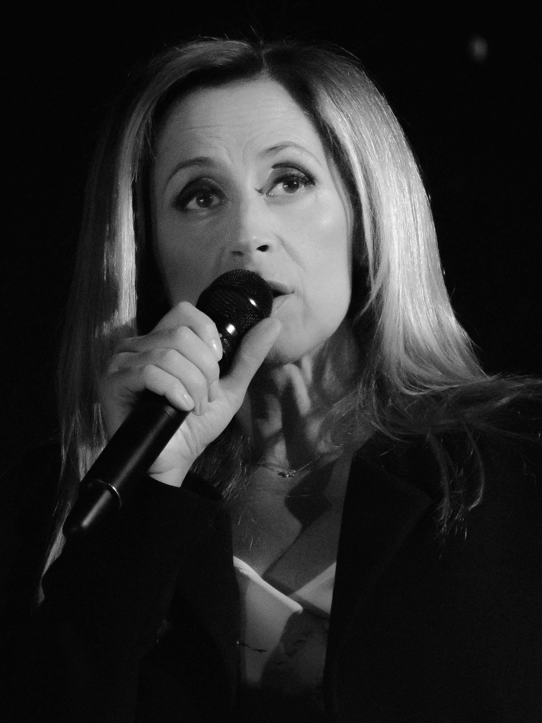 Lara Fabian - Agitateur Media