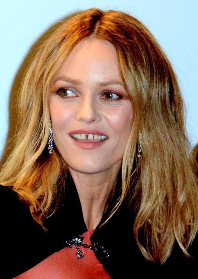 Vanessa Paradis - Agitateur Media