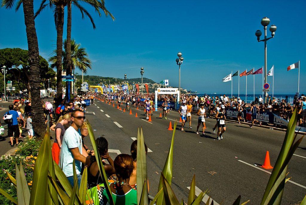 Coureurs de l’Ironman sur la promenade des Anglais