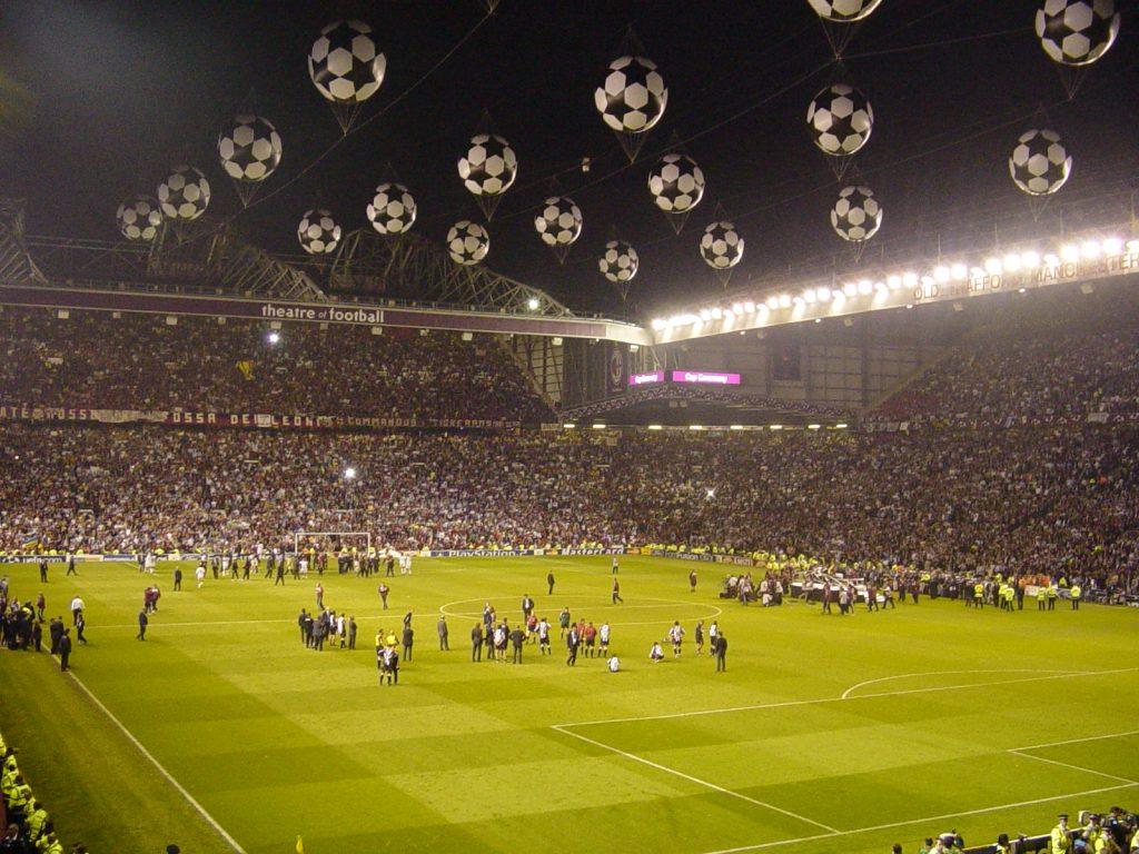 Finale de la Ligue des champions dans un stade illuminé
