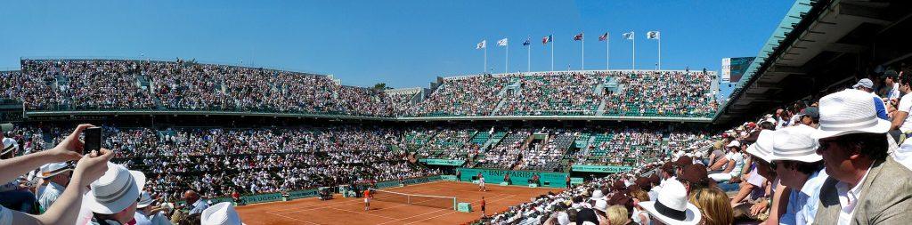 Public dans les tribunes de Roland-Garros
