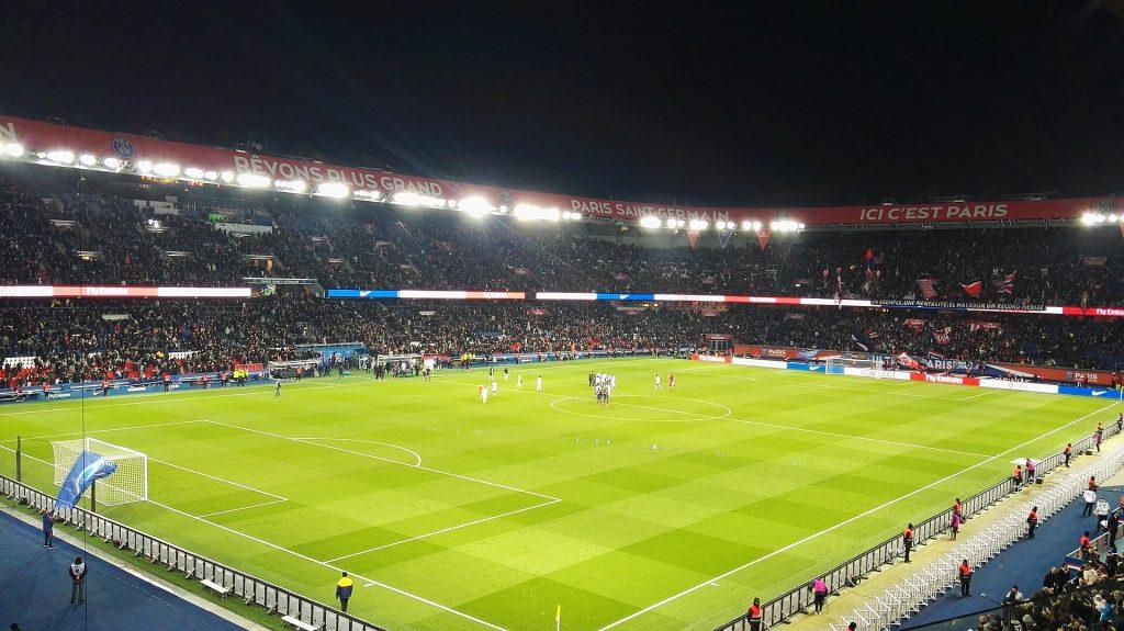 Match de football en soirée